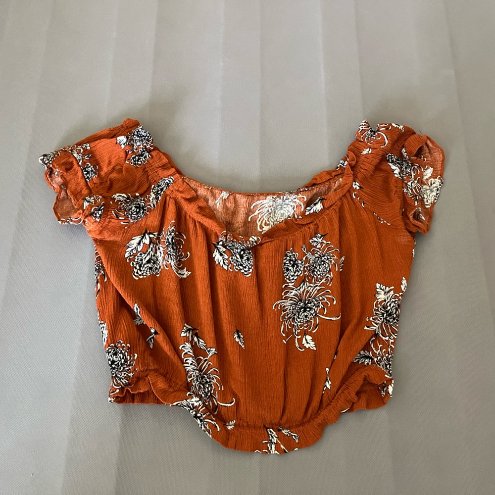 Simplee Off the shoulder top!